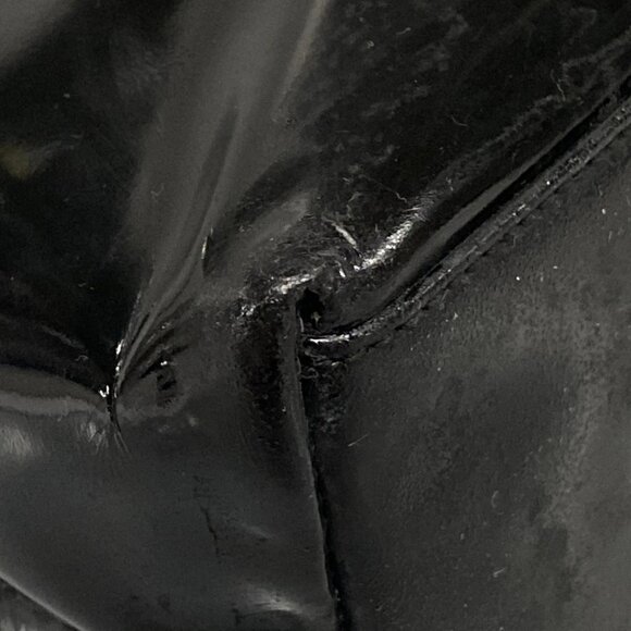 Auth CHANEL - A05572 Black Patent Leather Shoulder Bag - Picture 4 of 16